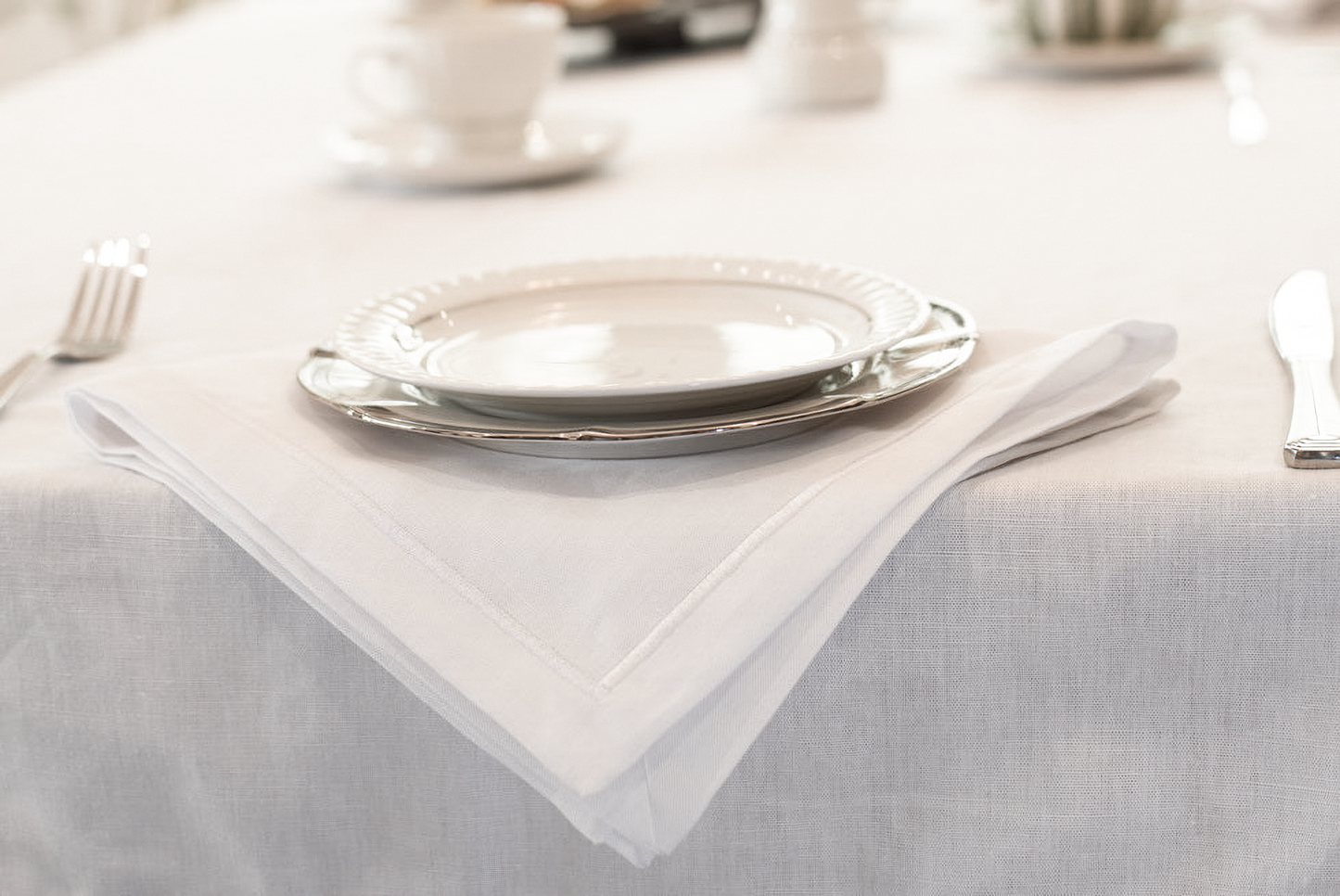 TABLE SET WITH EMBROIDERY